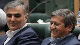 بانک مرکزی راه فرار دلار از کشور را باز گذاشت بانک مرکزی راه فرار دلار از کشور را باز گذاشت