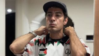 نوید محمدزاده: از فلسطین حمایت کردم و خواهم کرد چون با اسرائیل حال نمیکنم نوید محمدزاده: از فلسطین حمایت کردم و خواهم کرد چون با اسرائیل حال نمیکنم