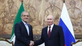 دیدار پزشکیان و پوتین در حاشیه اجلاس سازمان همکاری شانگهای دیدار پزشکیان و پوتین در حاشیه اجلاس سازمان همکاری شانگهای