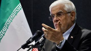 عارف: برای جنگ اقتصادی برنامه داریم؛ دشمن در این جبهه نیز شکست میخورد عارف: برای جنگ اقتصادی برنامه داریم؛ دشمن در این جبهه نیز شکست میخورد