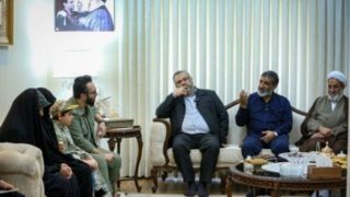 دیدار اعضای دفتر حفظ آثار رهبر شهید انقلاب با خانواده شهید تنگسیری دیدار اعضای دفتر حفظ آثار رهبر شهید انقلاب با خانواده شهید تنگسیری