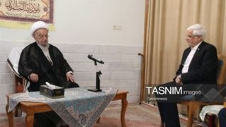 آیت‌الله مکارم شیرازی: دولت باید کنترل بیشتری بر قیمت‌ها داشته باشد