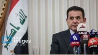 مشاور نخست وزیر عراق: هیچ نظامی خارجی مسلحی نباید در خاک ما حضور داشته باشد