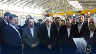 حضور محمدرضا عارف در افتتاح واحد بزرگ ریسندگی در قم با سرمایه گذاری بانک ملی ایران