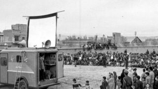 سینمای سیار در نازیآباد تهران ۱۳۴۳ سینمای سیار در نازیآباد تهران ۱۳۴۳