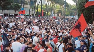 اعتراض گسترده مردم آلبانی به ساختوسازهای داماد ترامپ اعتراض گسترده مردم آلبانی به ساختوسازهای داماد ترامپ
