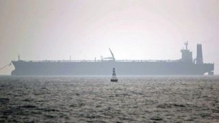 یک نفتکش گاز مایع در تنگه هرمز هدف قرار گرفت یک نفتکش گاز مایع در تنگه هرمز هدف قرار گرفت