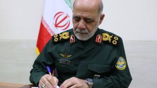 سرلشکر عبداللهی: مردم ایران با دست دکترپزشکیان، در برابر دیدگان جهانیان، به ترامپ سیلی زدند سرلشکر عبداللهی: مردم ایران با دست دکترپزشکیان، در برابر دیدگان جهانیان، به ترامپ سیلی زدند