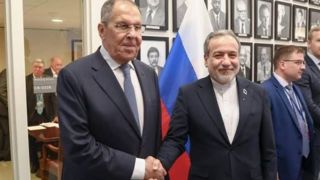 تأکید لاوروف و عراقچی بر لزوم حل مسائل منطقه از طریق دیپلماسی تأکید لاوروف و عراقچی بر لزوم حل مسائل منطقه از طریق دیپلماسی