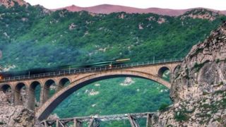 عبور از دل کوه؛ خط ریلی زیبای‌سوادکوه