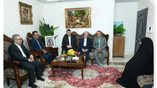 دیدار افشین خانی با خانواده اولین شهید بانک صادرات ایران/ تاکید بر الگوبرداری از سیره شهدا در خدمترسانی به مردم دیدار افشین خانی با خانواده اولین شهید بانک صادرات ایران/ تاکید بر الگوبرداری از سیره شهدا در خدمترسانی به مردم
