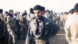 تصویر شهید سلیمانی در آرایشگاه دفاع مقدس!