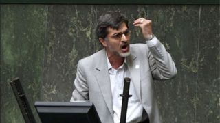 کوچکزاده: جلوی فروش ۱۰ هزار دلار به هر ایرانی را بگیرید کوچکزاده: جلوی فروش ۱۰ هزار دلار به هر ایرانی را بگیرید
