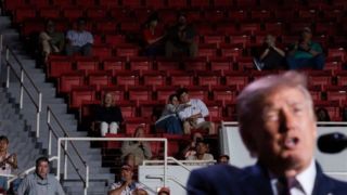 فیلم | قطع چندباره سخنرانی ترامپ/ چند معترض از سالن اخراج شدند؟