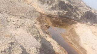 وقوع آلودگی ناشی از نشت پسابهای نفتی در امیدیه وقوع آلودگی ناشی از نشت پسابهای نفتی در امیدیه