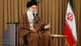  رهبر انقلاب: ملت ایران تسلیم زورگویی‌ها نمی‌شود