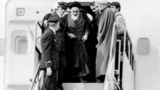 لحظه ورود تاریخی امام خمینی(ره) به وطن