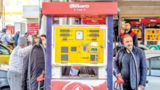 سوختگیری پشت سر هم با کارت آزاد جایگاه برای یک خودرو اجحاف در حق دیگران است  