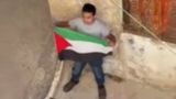 اقدام شجاعانه کودک فلسطینی مقابل نظامیان صهیونیست