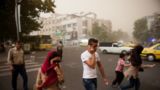 وزش باد شدید در تهران/ کاهش نسبی دمای پایتخت در روز یکشنبه